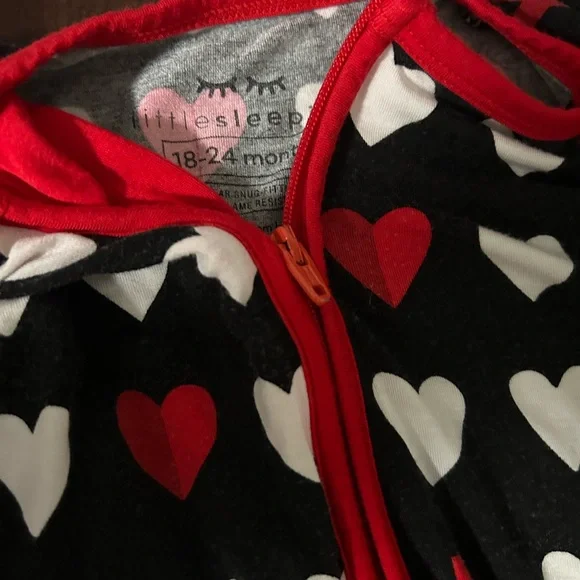 Little Sleepies Love Heart One Piece footie pajama - Black & Red hearts sz 18-24 - Picture 2 of 3
